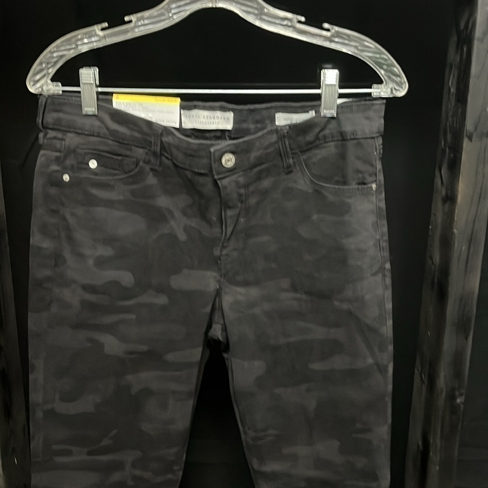 Social Standard by Sanctuary- mid rise ankle skinny black camo. NWT - Picture 2 of 9